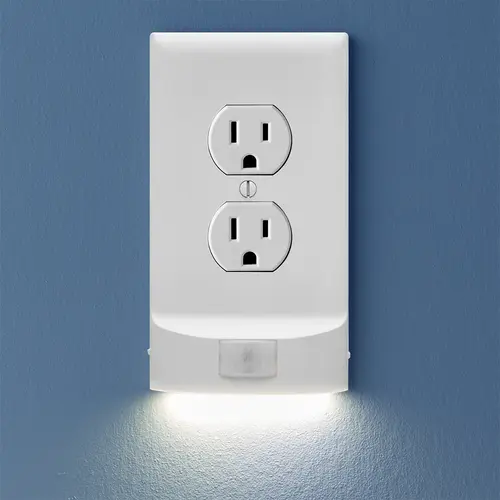 SnapPower MotionLight Illuminated Outlet Cover Plate with Motion-Sensor LED Night Light for Wall Home Lighting - Available in Duplex, Decor & GFCI styles. (Outlet not included)