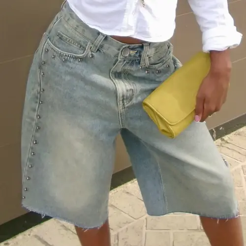 Vintage Washed Studded Wide-Leg Light Wash Cutoff Denim Jorts, Casual Raw Hem High-Waisted Fitted Shorts Women, Denim Jeans Shorts, Casual Fashionable Shorts, Perfect for Brunch Dates & City Chic