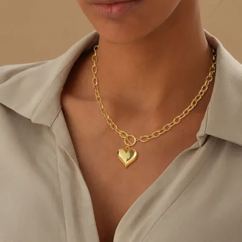 VENOCO Women's Heart Shaped Chunky Necklace, 14-Carat Gold-Silver Plated Pendant with Toggle Clasp, Waterproof Bold 'n Vibrant Thick Chain Link Jewelry for Gifting, Heart Shaped Necklace, 14-Carat Gold Plated Necklaces