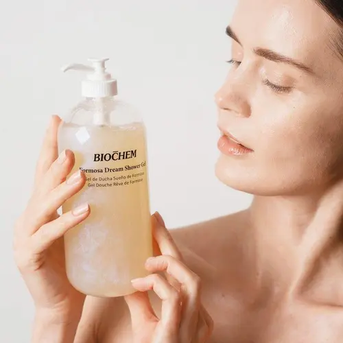 BIOCHEM Formosa Dream Hydrating Body Wash - Oolong Tea & Jasmine Plant-Based Bath & Body Care Product, pH Balance Low-pH Cleanser for Dry & Sensitive Skin, Acne Treatment Youth Boost, 475ml
