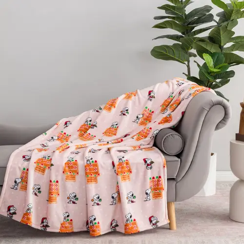 Berkshire Peanuts Holiday 55x70 Throw