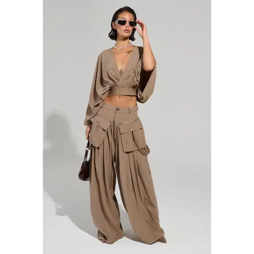 TALK ABOUT ME TROUSER IN BROWN