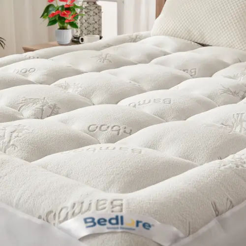 【HomeEssentials】BEDLORE Bamboo Mattress Topper with Fitted Sheet, Thick Plush Ergonomic Support Bedding, Breathable Silky Soft on Skin, Deep Pockets, Machine Washable, Cool Sleep for Night Sweats, Ideal for Bedroom (California King, Twin XL)