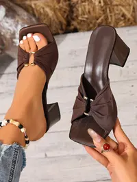 Round Ring Decorated Square Toe Design Crinkle Sandals, Thick Block Heels Outdoor Shoes for Women, Chic Summer Footwear, Stylish Summer Footwear, Fashionable Heeled Sandals