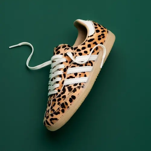 Adidas Wmns Samba OG 'Leopard White Grey' Women's Closed Round Toe Lace-Up Trainers, All-Season Lightweight Comfortable Classic Retro Casual Sneakers, Walking Shoes, True to Standard Women's Sizes Sports Footwear, Sports Shoes