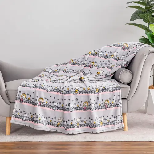 Berkshire Peanuts Spring 55x70 Velvetsoft Throw