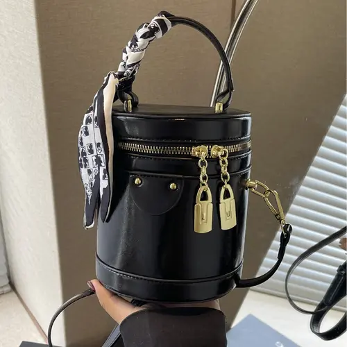 Versatile Elegant Bucket Bag, Simple Design Perfect for Outing and Commute, Single Shoulder Crossbody Bag, Stylish and Practical, Fashionable Crossbody Bag, Casual Commuter Bag, Trendy Crossbody Bag, Fashion Bags