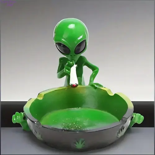 Resin Alien Ashtray Decor Statue - Creative Fantasy Design, Waterproof, Sturdy, Power-Free Festive Unique Room Decor for Indoor-Outdoor Use, Ideal Holiday Ornament for Christmas, Halloween, Thanksgiving