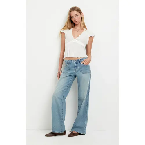 Pacsun Women's Zoe Low Rise Girlfriend Jeans Exposed Pocket Medium Blue