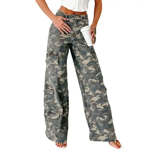 Chouyatou Women's Y2K Wide-Leg Cargo Denim Pants Mid-Rise Casual Camouflage Print Jeans Slightly Flared Distressed Camouflage Jeans with Multiple Pockets