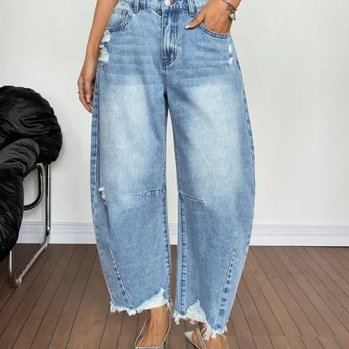 Women's Casual Y2K Distressed Barrel Jeans, Women Frayed Hem Wide Leg Baggy Denim Pants, Streetwear Pocket Distressed Flare Loose Fit Denim Crop Jeans, Capri Jean, Baggy Loose Summer Jeans, Light Wash, Perfect for All Seasons & Casual Occasions