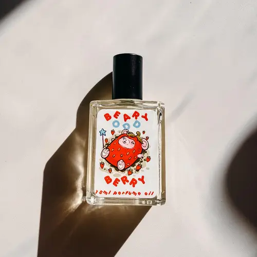 Beary Odd Berry-Roll on 15ml Oil: Candied Strawberry, Vanilla Cake, & Doll Skin Accord