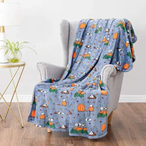 Berkshire Peanuts Halloween Plush 55x70 Throw