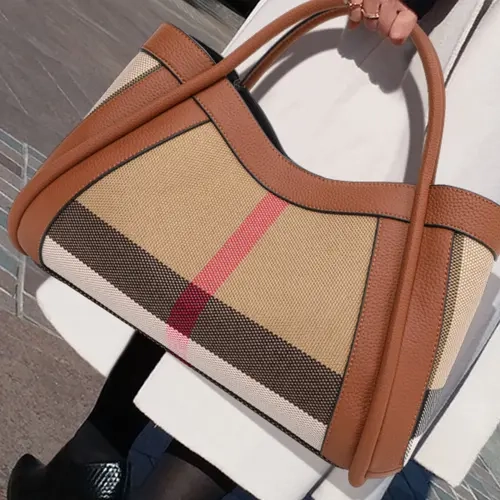 Stylish Casual Large‑Capacity Plaid Women's Handbag with Small Clutch Bag Included, Fashionable and Practical