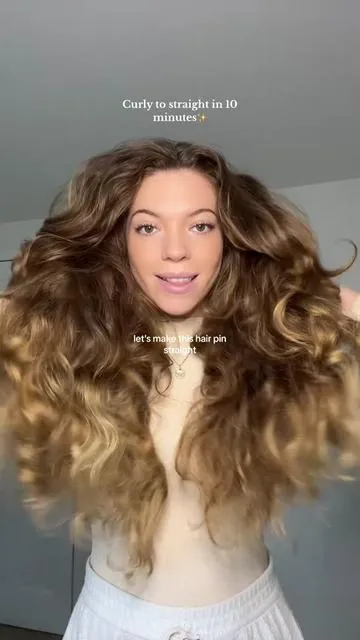 Straight hair in 10 minutes! Folllow for more hair tips 🤍 #straighteninghair #straighthair #curlytostraight #straighteningcurls #hairstyle #hairtok 