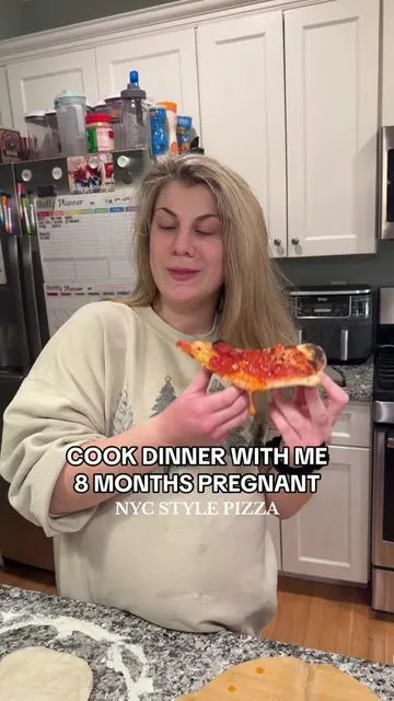 #nycpizza #pizzarecipe #dinner #dinnerrecipe #pregnancycravings #family #dinneridea #pregnant #pregnantmom #sahm #newyorkstylepizza 