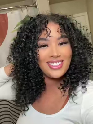 Took me so long to finally use my new tiny wand and i LOVE IT 🥰🥰 #hairstyle #hairtok #spiralcurls #curlyhair #hairstyles #hairtutorial #curlingwand #fyp 