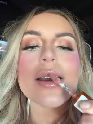 I do not know what nyx put in here but if you want lips without the filler or duck lips this thang will do its thinnggg #nyxcosmetics #ducklips #TikTokMadeMeBuylt #lipplumper #lipgloss #lipfiller #lipcombo #nyxduckplump #mua #makeuptok #BeautyTok #beautyhacks #lipoil #musthaveproducts 
