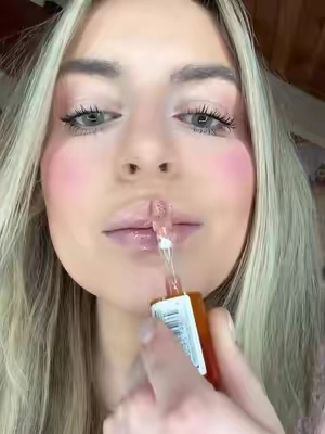 Now that's how you do a plumping gloss##nyxcosmetics##ducklips##TikTokMadeMeBuylt##lipplumper##lipgloss##lipfiller##lipcombo##nyxduckplump##mua##makeuptok##BeautyTok##beautyhacks##lipoil##musthaveproducts