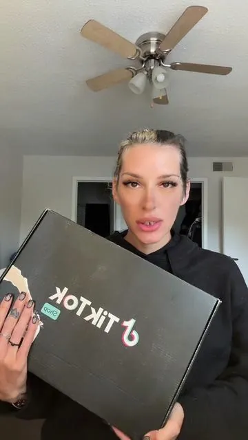 thank you, Tik tok! This was super sweet of you 💕 #tiktokshopbox #ttsacl #gift #gifted #thankyou #tiktok #springmusthaves #skincare #hair #makeup #ogee #elizabetharden #morphe #onesizebeauty #colorwow #aha #makeupbrushes 