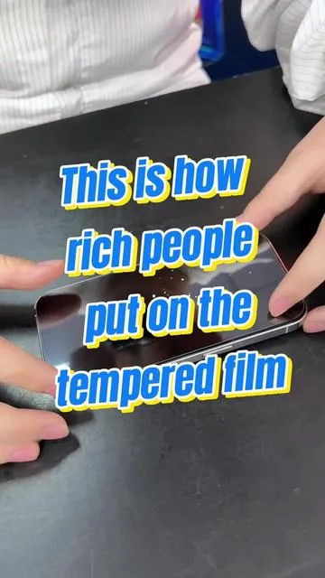 Don't worry about dust or air bubbles, you can put this screen protector on it directly.#tiktokshop #magicjohn #titokmademebuyit #screenprotector #usatiktok #newyork #losangeles #california #iphone 
