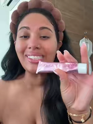 and if you have secure the sweat already… you know how well this stuff works!! #onesize #onesizebeauty #securethesweat #makeup #beauty #primer #sweat #Summer #oilyskin #makeuptips #makeuphacks #tiktokshopspringbeautyweek #springbeautyweek #tiktokshop 