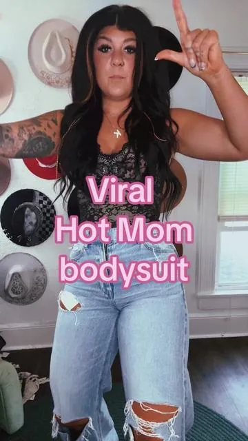 Yooo 🥵🥵🥵 @shopshapellx #shapellx #shapellxbodysuit #lacebodysuit #bodysuitstyle #viral #hotmom #warrenzeiders #girlswithtattoos #americaneaglejeans 