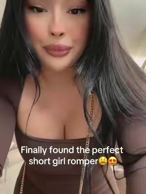 Im 5ft tall and fits perfectly. Its also double layered on the chest area so no need to wear a bra🤭#shortgirproblems #fash #shortgirlfash #fypシ゚viral 