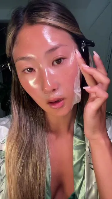 Should i start a series reviewing my holy grail skincare products? This is Medicube’s collagen night wrapping mask #kbeauty #koreanskincare #skintiktok #skintok #skincareroutine #sleepingmask #collagen #niacinamide @medicube_official @Medicube Global @medicube_us 