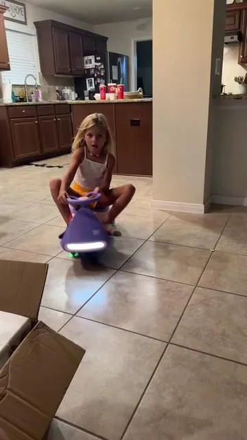 This thing is so fun to drive around!!! @Fanttik #fanttikride #eletricwigglecar #wigglecar #eletriccarforkids #wigglecarforkids #christmasgiftideas #giftsforkids #fyp #foryou #foryou 