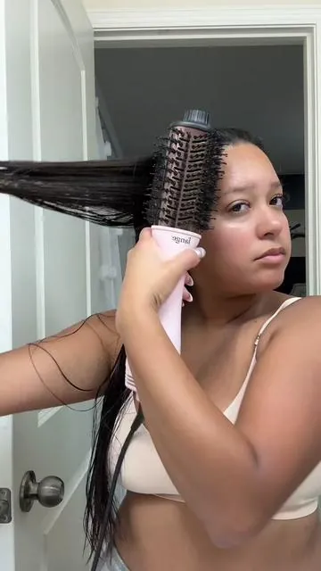 @langehair I love this hair tool! #levolume #langehair #tiktokshopbacktoschool #viral #hair #hairtools #brushdryer #hairtok 