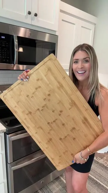 I love this 4XL bamboo cutting/chopping board!! @Kikcoin Kitchen #Empune #cuttingboard #kitchen #ChoppingBoard #WoodCuttingBoard #BambooCuttingBoard #charcuterie #charcuterieboard #ServingTray #GiftIdea #tiktokshopbacktoschool #creatorsearchinsights 