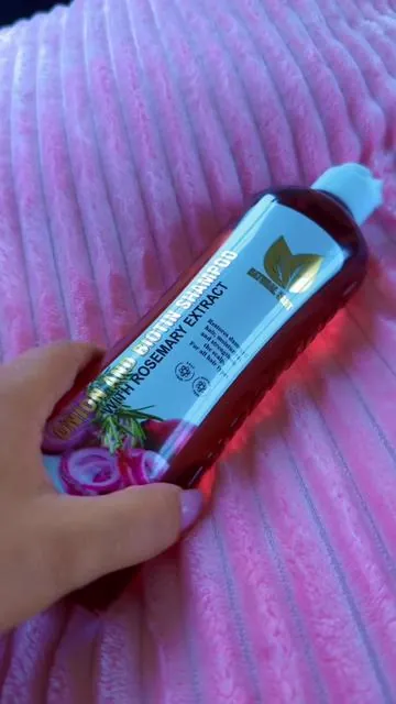 Me encanta este shampoo para mi cabello #shampoo #shampoo #naturalsant  #cebollamorda #biotin #biotina  #naturalhair #hair #cabellolargo  #cabello #cabellosaludable #haircare #haigrowth #Rosemary  #romero
