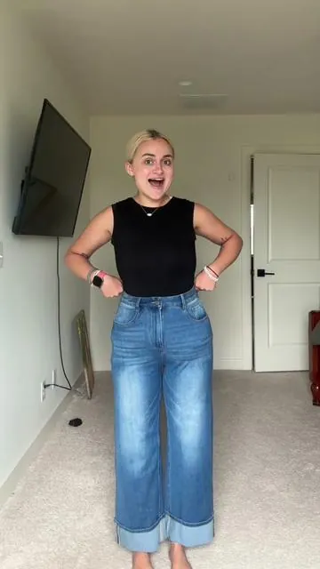 Loving these @Halara_official jeans! Can’t wait to wear these with some cute boots on this fall!🥰🎃👖 #halara #halarajeans #backtoschool #8Dfit #8Dfithalarajeans 