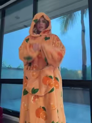 All that shiz talking and here I am.. this thing I will not be taking off#rotday #snuggle #movienight #blanket #BookTok #rotdayfit #TikTokMadeMeBuylt #adultblanket #viralproducts #rainyday #fyp #rushweek #dormlife #backtoschool #SummerDeals #comfyclothes #comfyfit #winterfashion #wintermusthaves #raindyday 