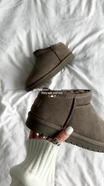 The color, the quality, the price... I'm obsessed! #fallfashion #womensboots #fallshoes #tiktokshopfinds #itgirl #ankleboots