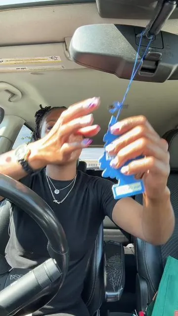 Tik tok did not disappoint me with this one!! 🥰This scent smells so good! Im definitely ordering more!  #60daycarfreshener #cardiffuser #carfreshener #tiktokcarfreshner #caraccessories #smellgood #bourbonvanilla #fragrance #freshener 