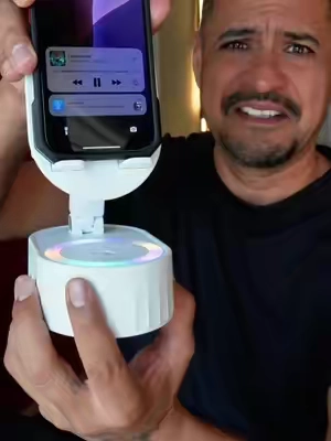 Hablamos sobre un dispositivo que es un powerbank para cargar tu teléfono y también un altavoz que no necesita conexión Bluetooth para funcionar. Es muy fácil de usar, solo tienes que colocar el teléfono y listo. Además, puede ser un excelente regalo. #powerbank #altavoz #PortableBluetoothSpeaker #speakersbluetooth #bluetoothspeaker #bocinasbluetooth 