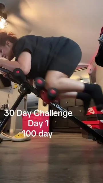 All show u my progress when day 30 comes around this shitttt burns at home stomach workout go get it ladies lets  do them together my beautiful queens🩷🩷 #athimeworkout #flybird #f #fitness 