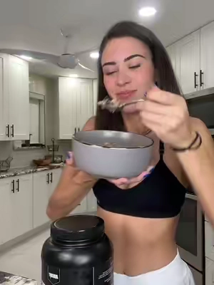 The best protein oats recipe 🙌🏼 And MRE Lite protein powder is THE BEST protein 💪🏽 #GymTok #gym #gymrats #tiktokshop #fypage #Recipe #protein #proteinpowder #proteinoats 
