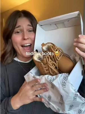 Okay, these little boots are SO CUTE 😭#toddlerchristmasgifts #toddlershoes #toddlerboots #toddlerfashion #creatorsearchinsights  Toddler Christmas gifts  Toddler fashion boy Toddler birthday gifts  Toddler clothing haul