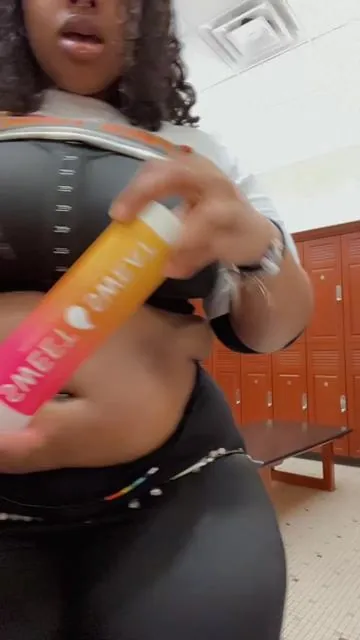 Hay yaw hay!!! Baby i cant nake these vid as fast as theae products are coming in  @Sweet Sweat and @shopshapellx is where i recieved these wonderful products from  #leggings #creatorsearchinsights #thick #beyoutifullieflawed #plussizevibes #plussize #sweetsweatreveal #sweetsweatwaisttrimmer #sweetsweetsweat #shapewear #shapellx #shapellxleggings 