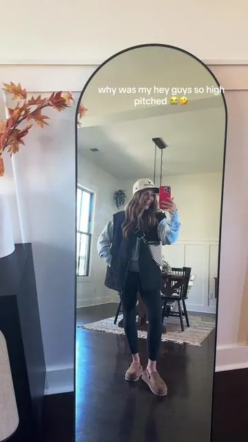 Vests are my personality trait now #vest #falloutfit #OOTD #outfitoftheday #truckerhat #bumbag #fashion #fallfashioninspo 