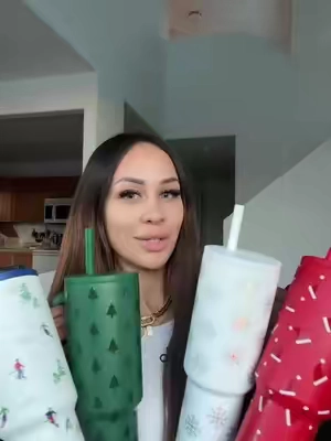 @Simple Modern #simplemodern #40oz #simplemodernholidaycollection #christmascups #christmastumbler #snowflakes #leakproof #giftsforher #tiktokshopblackfriday #tiktokshopcybermonday 