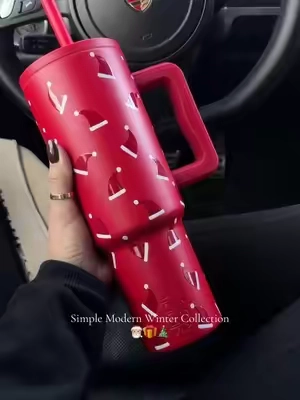@Simple Modern #simplemodern #40oz #simplemodernholidaycollection #christmascups #christmastumbler #snowflakes #leakproof #giftsforher #tiktokshopblackfriday #tiktokshopcybermonday 
