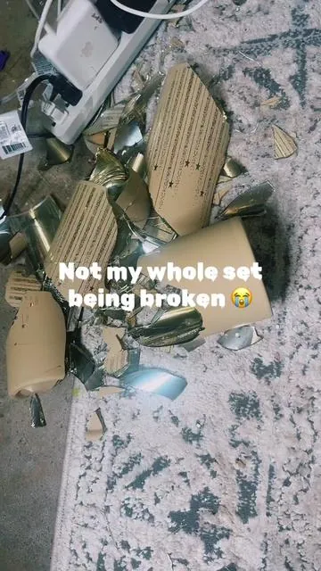 😭😭😭😭😭😭 #broken #sad  #tiktokshopblackfriday #tiktokshopcybermonday #ttslevelup 