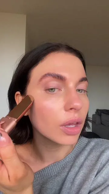 Simply the best 😫🤩 #falldealsforyou #tiktokshopblackfriday #tiktokmademebuyit #makeupmusthaves #lysbronzingstick #lysbeauty #lysbronzer #creambronzer #bronzerstick 