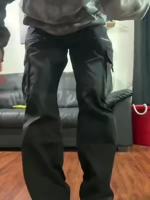 cargo pants go crazyyyy #tiktokmademebuyit #tiktokshop #cargo #pants #menspants 