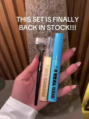 Yall always ask me what i use to keep my lashes looking this full and healthy. This is my hack!!  #lashes #lash #lashserum #lashgrowth #lashhack #lashtok #babelash #babeoriginal #tiktokshopblackfriday #tiktokshopcybermonday #tiktokshopholidayhaul #lashgrowthserum #lashgrowthoil #lashserumresults 