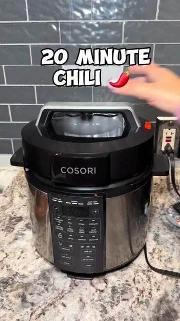 🌶️ 20 minute Chili in the PRESSURE COOKER  This can literally cook anything in 30 minutes of less..YOU NEED ONE‼️ #chili #pressurecooker #easyrecipe #easyrecipes #dinnerideas #easydinner #quickrecipes #quickdinnerideas 